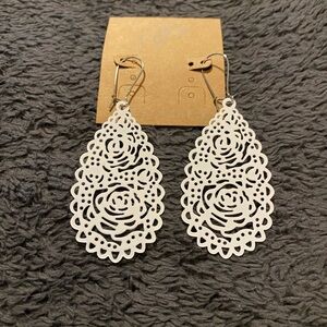 New Plunder White filagree earrings. Metal, approx. 2.5”